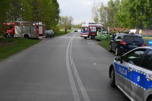 Zdarzenie drogowe w miejscowości Chmielów w gminie Nowa Dęba. Zderzyły się tam cztery pojazdy; fiat seicento, toyota, opel vectra i mitsubishi.
