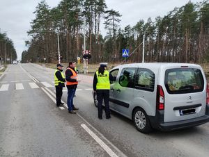 Działania policjantów ruchu drogowego na przejazdach kolejowych &quot; Bezpieczny Przejazd&quot;