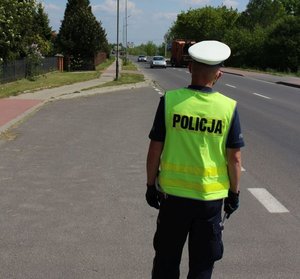 Zdjęcie poglądowe - umundurowany policjant ruchu drogowego