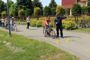 Egzamin na kartę rowerową- Dzielnicowy z KMP w Tarnobrzegu