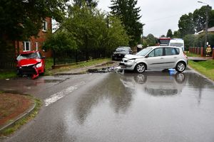 Kolizja drogowa na drodze w miejscowości Ślęzaki w gminie Baranów Sandomierski