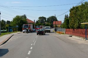 Na zdjęciu ul. Bema w Tarnobrzegu. Doszøo tam do wypadku drogowego z udziałem dwóch pojazdów osobowych i ciężarówki.