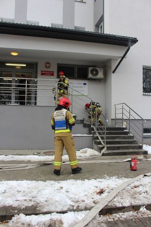 Ćwiczenia przeciwpożarowe w budynku KMP w Tarnobrzegu przy ul. 1 maja 2.