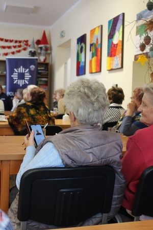 Uczestnicy podczas debaty Bezpieczny Senior.