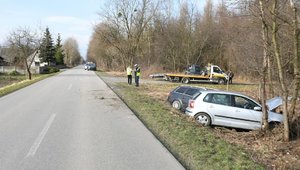 Wypadek drogowy w Stalach w powiecie tarnobrzeskim. na ul. Rzeszowskiej volkswagen polo zderzył się z audi A4