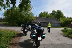 Majowy weekend 2024- policjanci czuwają nad bezpieczeństwem w ruchu drogowym.