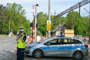 Majowy weekend 2024- policjanci czuwają nad bezpieczeństwem w ruchu drogowym.