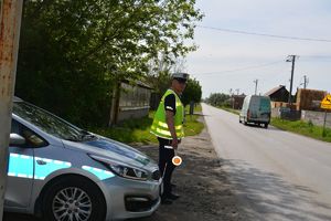 Majowy weekend 2024- policjanci czuwają nad bezpieczeństwem w ruchu drogowym.