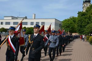 Poczty Sztandarowe- Święto uchwalenia Konstytucji 3 Maja z udziałem policjantów