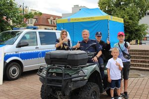 Piknik z Okazji Dnia Dziecka z udziałem policjantów z Komendy Miejskiej Policji w Tarnobrzegu.