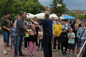 Piknik z Okazji Dnia Dziecka z udziałem policjantów z Komendy Miejskiej Policji w Tarnobrzegu.