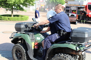 Piknik z Okazji Dnia Dziecka z udziałem policjantów z Komendy Miejskiej Policji w Tarnobrzegu.