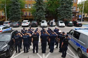 Policjanci z KMP w Tarnobrzegu oddali hołd żołnierzowi, który zginął na granicy polsko-białoruskiej, pod koniec maja 2024 roku.