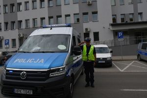 Policjanci z KMP w Tarnobrzegu oddali hołd żołnierzowi, który zginął na granicy polsko-białoruskiej, pod koniec maja 2024 roku.