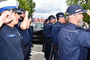 Policjanci z KMP w Tarnobrzegu oddali hołd żołnierzowi, który zginął na granicy polsko-białoruskiej, pod koniec maja 2024 roku.