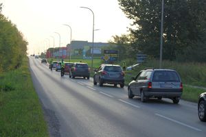 Działania &quot;Trzeźwy poranek&quot; w Tarnobrzegu przy ul. Zakładowej. Policjanci ruchu drogowego sprawdzali stan trzeźwości kierowców.