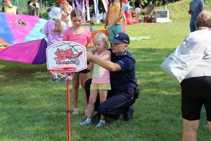 Piknik profilaktyczny nad Wisłą w Tarnobrzegu, z udziałem tarnobrzeskich policjantów