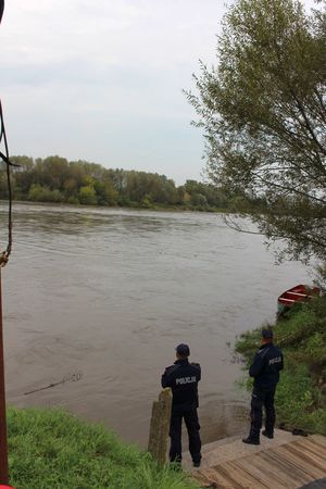 Dzielnicowi monitorują stan rzek na terenie powiatu tarnobrzeskiego.