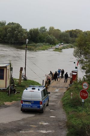 Dzielnicowi monitorują stan rzek na terenie powiatu tarnobrzeskiego.