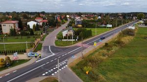 Policjanci ruchu drogowego podczas działań &quot;Prędkość&quot;. Kontrole prowadzą na ul. Warszawskiej w Tarnobrzegu.