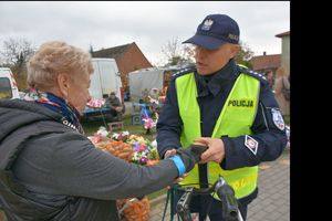 Akcja świeć przykładem - noś odblaski realizowana przez tarnobrzeskich policjantów