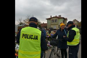 Akcja świeć przykładem - noś odblaski realizowana przez tarnobrzeskich policjantów