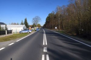 Wypadek drogowy w Jamnicy na drodze nr 871 relacji Stalowa Wola - Tarnobrzeg. Rowerzysta trafił do szpitala