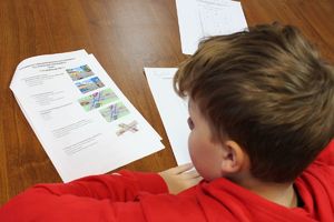Powiatowy Turniej Bezpieczeństwa Ruchu Drogowego w Tarnobrzegu - uczestnicy szkół podstawowych z miasta Tarnobrzega oraz gmin Nowej Dęby, Gorzyc, Baranowa Sandomierskiego i Grębowa.