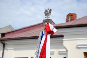 Poczet sztandarowy KMP w Tarnobrzegu, podczas Święta Konstytucji 3 Maja - Plac Bartosza Głowackiego w Tarnobrzegu.