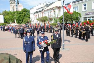 Delegacja KMP w Tarnobrzegu, podczas Święta Konstytucji 3 Maja - Plac Bartosza Głowackiego w Tarnobrzegu.