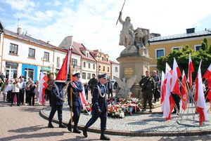 Delegacja KMP w Tarnobrzegu, podczas Święta Konstytucji 3 Maja - Plac Bartosza Głowackiego w Tarnobrzegu.