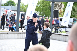 Policjanci z Komendy Miejskiej Policji w Tarnobrzegu we współpracy z  funkcjonariuszami Komendy Wojewódzkiej Policji w Rzeszowie wzięli udział w ćwiczeniu taktyczno-sztabowym RENEGADE/SAREX, które odbyło się w Gorzycach. Zasadniczym celem tego przedsięwzięcia było przygotowanie służb do podejmowania działań ratowniczych, zabezpieczających i poszukiwawczych oraz właściwego reagowania w sytuacji wystąpienia zdarzeń kryzysowych.
