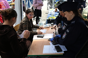 Policjanci z Komendy Miejskiej Policji w Tarnobrzegu we współpracy z  funkcjonariuszami Komendy Wojewódzkiej Policji w Rzeszowie wzięli udział w ćwiczeniu taktyczno-sztabowym RENEGADE/SAREX, które odbyło się w Gorzycach. Zasadniczym celem tego przedsięwzięcia było przygotowanie służb do podejmowania działań ratowniczych, zabezpieczających i poszukiwawczych oraz właściwego reagowania w sytuacji wystąpienia zdarzeń kryzysowych
