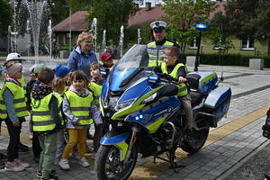 Policjanci z Komendy Miejskiej Policji w Tarnobrzegu we współpracy z  funkcjonariuszami Komendy Wojewódzkiej Policji w Rzeszowie wzięli udział w ćwiczeniu taktyczno-sztabowym RENEGADE/SAREX, które odbyło się w Gorzycach. Zasadniczym celem tego przedsięwzięcia było przygotowanie służb do podejmowania działań ratowniczych, zabezpieczających i poszukiwawczych oraz właściwego reagowania w sytuacji wystąpienia zdarzeń kryzysowych