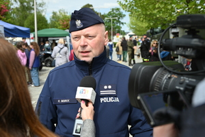 Policjanci z Komendy Miejskiej Policji w Tarnobrzegu we współpracy z  funkcjonariuszami Komendy Wojewódzkiej Policji w Rzeszowie wzięli udział w ćwiczeniu taktyczno-sztabowym RENEGADE/SAREX, które odbyło się w Gorzycach. Zasadniczym celem tego przedsięwzięcia było przygotowanie służb do podejmowania działań ratowniczych, zabezpieczających i poszukiwawczych oraz właściwego reagowania w sytuacji wystąpienia zdarzeń kryzysowych
