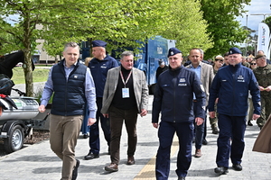 Policjanci z Komendy Miejskiej Policji w Tarnobrzegu we współpracy z  funkcjonariuszami Komendy Wojewódzkiej Policji w Rzeszowie wzięli udział w ćwiczeniu taktyczno-sztabowym RENEGADE/SAREX, które odbyło się w Gorzycach. Zasadniczym celem tego przedsięwzięcia było przygotowanie służb do podejmowania działań ratowniczych, zabezpieczających i poszukiwawczych oraz właściwego reagowania w sytuacji wystąpienia zdarzeń kryzysowych