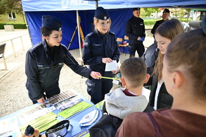 Policjanci z Komendy Miejskiej Policji w Tarnobrzegu we współpracy z  funkcjonariuszami Komendy Wojewódzkiej Policji w Rzeszowie wzięli udział w ćwiczeniu taktyczno-sztabowym RENEGADE/SAREX, które odbyło się w Gorzycach. Zasadniczym celem tego przedsięwzięcia było przygotowanie służb do podejmowania działań ratowniczych, zabezpieczających i poszukiwawczych oraz właściwego reagowania w sytuacji wystąpienia zdarzeń kryzysowych