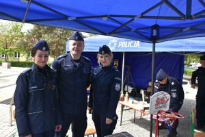 Policjanci z Komendy Miejskiej Policji w Tarnobrzegu, we współpracy z funkcjonariuszami Komendy Wojewódzkiej Policji w Rzeszowie, wzięli udział w wydarzeniu &quot;Akademia Ratownicza Sarex-2024&quot;, które odbyło się w Gorzycach. Zasadniczym celem tego przedsięwzięcia była wymiana doświadczeń oraz przygotowanie służb do podejmowania działań ratowniczych, zabezpieczających i poszukiwawczych oraz właściwego reagowania w sytuacji wystąpienia zdarzeń kryzysowych. Podkarpackich policjantów reprezentował insp. Jacek Juwa Zastępca Komendanta Wojewódzkiego Policji w Rzeszowie.