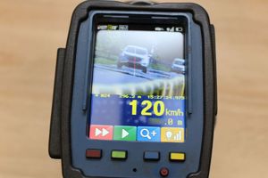 Pędził 120 km/h. Skuteczne działanie policjantów