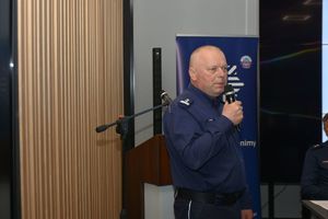 Spotkanie z dyrektorami szkół. Komendant Miejski Policji w Tarnobrzegu mł.insp. Rajmund Murek.
