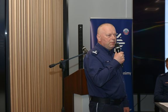 Spotkanie z dyrektorami szkół. Komendant Miejski Policji w Tarnobrzegu mł.insp. Rajmund Murek.