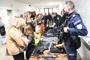 Policjanci uczestniczyli w Nocy Otwartych Sądów