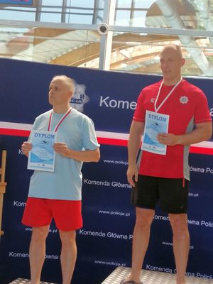 Tarnobrzeski policjant wywalczył trzy medale w pływaniu