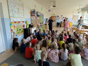 Bezpieczne Wakacje - wizyta dzielnicowych u przedszkolaków- asp. szt. K.Paprocka