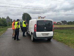 „Bezpieczny Przejazd” – działania policjantów z Nowej Dęby ze Służbą Ochrony Kolei