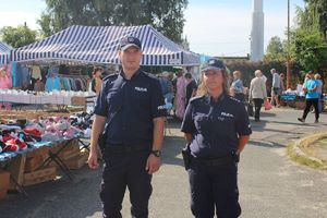 Dzielnicowi patrolowali miejskie targowisko - ostrzegali przed kieszonkowcami