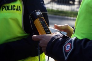 Tarnobrzescy policjanci zatrzymali 2 kierujących, którzy wsiedli za kierownicę, mimo wypitego wcześniej alkoholu. To wynik wzmożonych kontroli w ramach dzisiejszych działań &quot;Trzeźwy poranek&quot;. W ciągu kilku godzin skontrolowano 1138 kierowców.