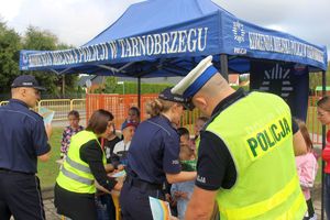 &quot;Bezpieczna droga do szkoły&quot; - policjanci uczyli dzieci prawidłowego przekraczania jezdni