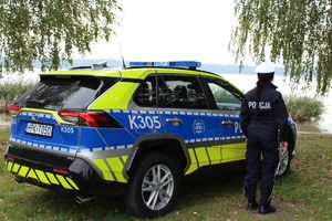 Nowy radiowóz Toyota RAV4 na drogach powiatu tarnobrzeskiego