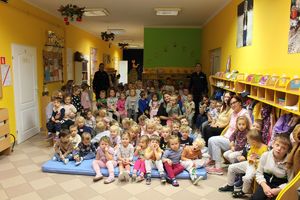 Spotkanie policjantek z  Komendy Miejskiej Policji w Tarnobrzegu z przedszkolakami z Przedszkola Integracyjnego w Tarnobrzegu.